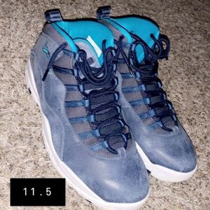 Selling 11.5 nice/new footwear .